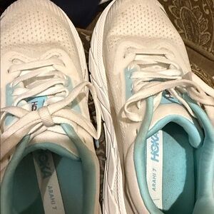 HOKA WOMENS 5.5 B ARAHI 7 sneakers
